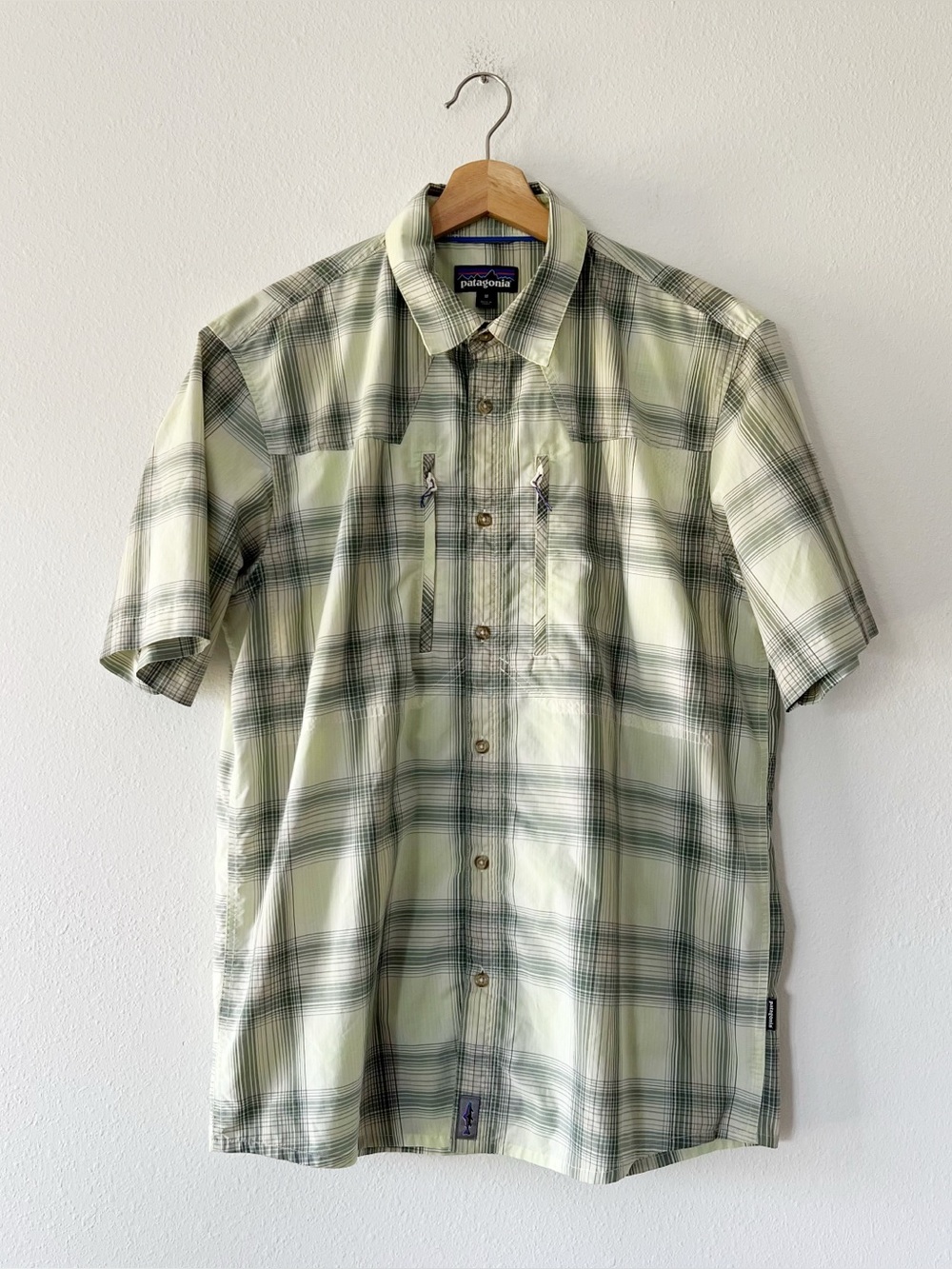 PATAGONIA | Men’s Sun Stretch Short Sleeve Button Down Casual Plaid Shirt | M